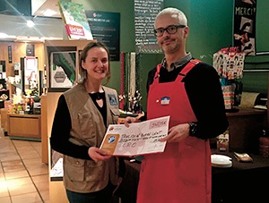 Remise du chèque au magasin Nature et Découvertes de Strasbourg - Photo Céline Anstett